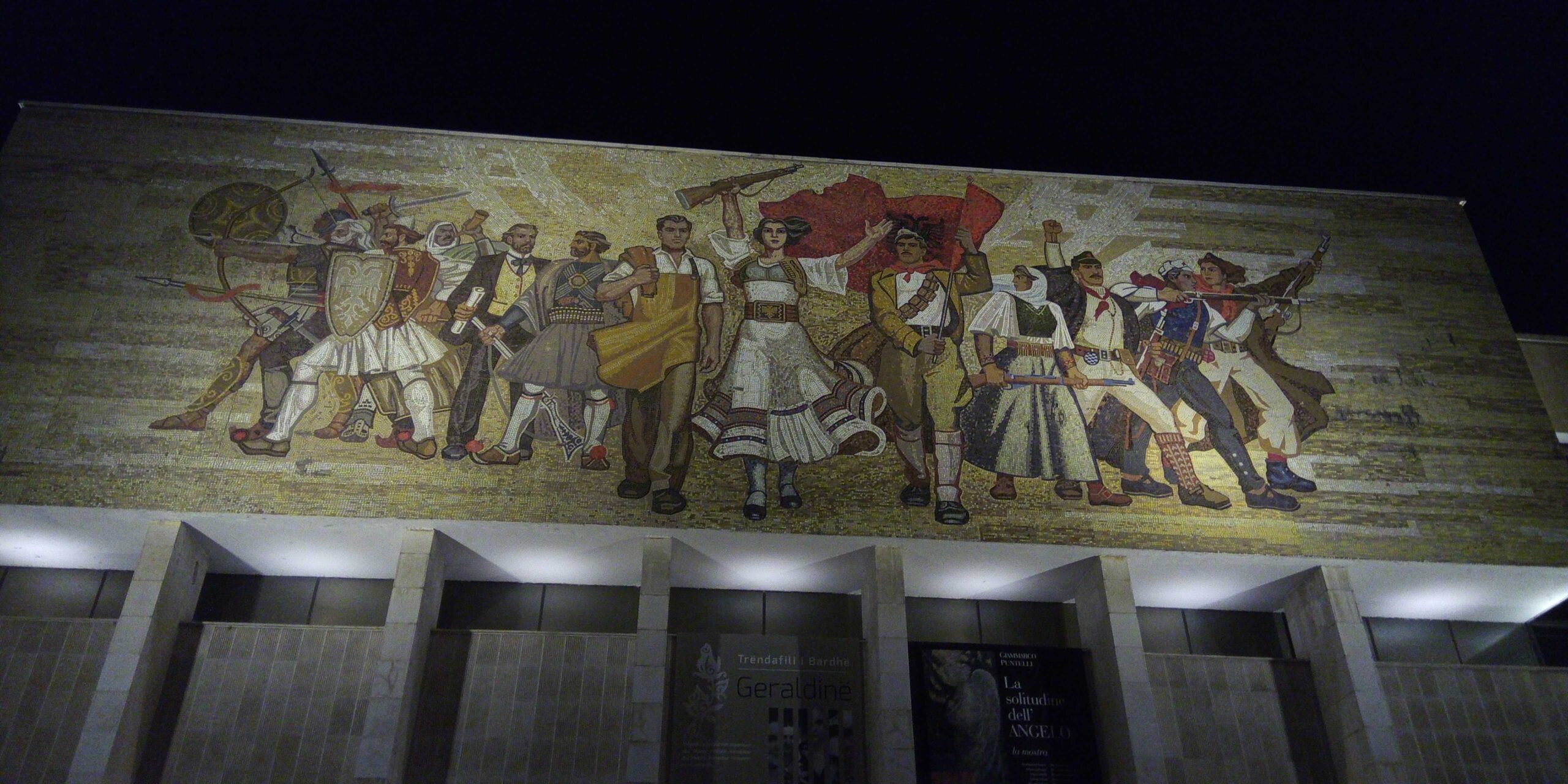 Tirana - Plac Skanderbega